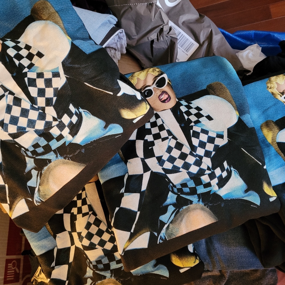 ⛔️SOLD⛔️WOMEN'S MEDIUM CARDI B OFFICIAL CONCERT HOODIE! - Picture 3 of 3